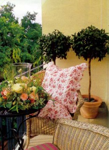 Cozy-Rattan-Chairs-for-Pretty-Beautiful-Balcony-Design-Ideas